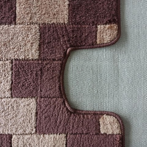 Komplet łazienkowy Montana z wycięciem Bornova XL Brown Komplet (50 cm x 80 cm i 40 cm x 50 cm) Komplet łazienkowy Montana z wycięciem Bornova XL Brown Komplet (50 cm x 80 cm i 40 cm x 50 cm)