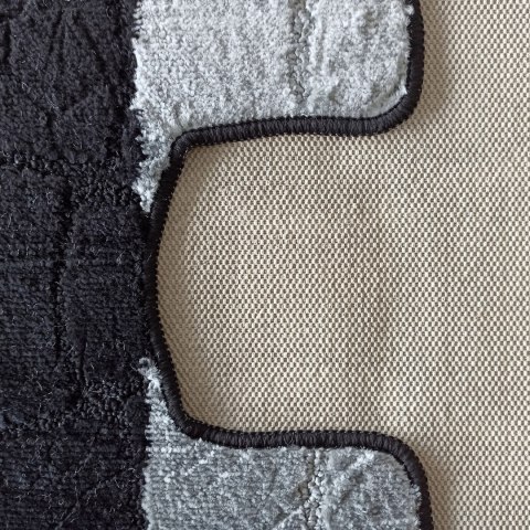 Komplet łazienkowy Montana z wycięciem Sariyer XL Black Komplet (60 cm x 100 cm i 50 cm x 60 cm) Komplet łazienkowy Montana z wycięciem Sariyer XL Black Komplet (60 cm x 100 cm i 50 cm x 60 cm)